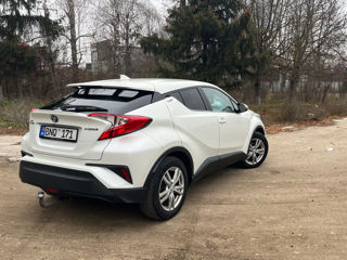 Toyota C-HR foto 2