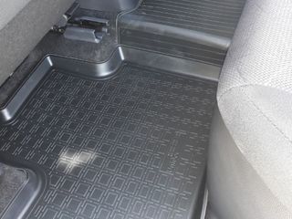 Covorase auto Toyota RAV4 total  коврики в машину  din poliuretan  interilor + portbagaj  Unidec. foto 6