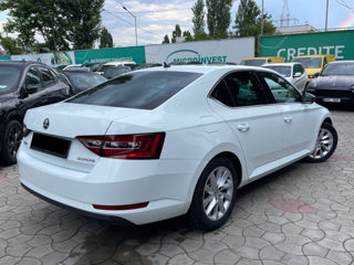 Skoda Superb foto 4