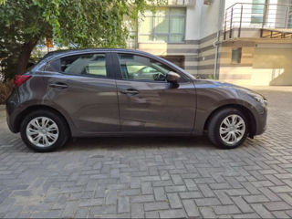 Mazda 2 foto 2