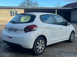 Peugeot 208 foto 4