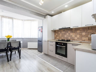 2-комн. кв., 63 м², 8/10 эт.