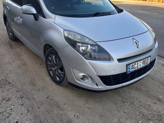 Renault Grand Scenic foto 2