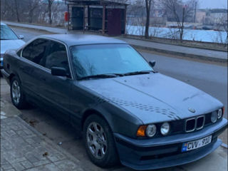 BMW 5 Series foto 1