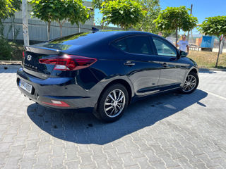 Hyundai Elantra foto 4