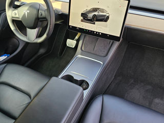 Tesla Model Y foto 3