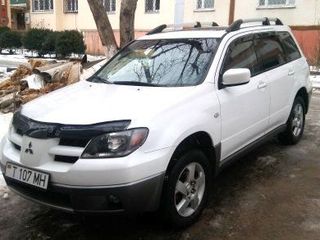 Mitsubishi Outlander foto 1