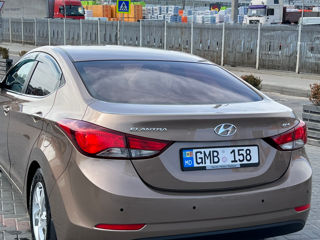 Hyundai Elantra foto 4