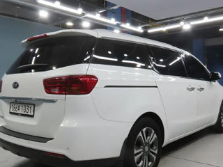 KIA Carnival foto 2