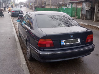 BMW 5 Series foto 3