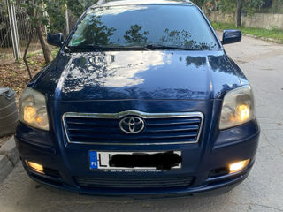 Toyota Avensis foto 1