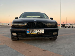 BMW 5 Series foto 6