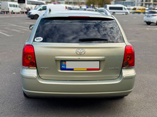 Toyota Avensis foto 6