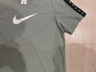 Vând costum Nike,tricou și pantaloni Original foto 5