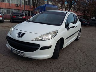 Peugeot 207 foto 1