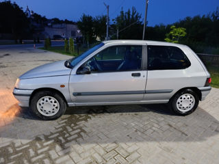 Renault Clio фото 2