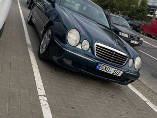 Mercedes E-Class foto 1