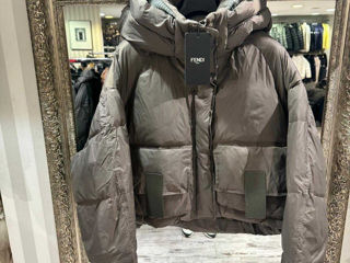 Max Mara Fendi Moncler foto 3