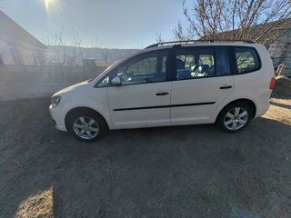 Volkswagen Touran foto 4