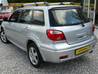 Mitsubishi Outlander foto 1