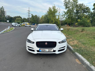 Jaguar XE foto 4