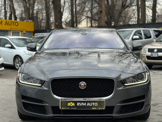 Jaguar XE foto 2