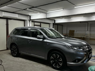 Mitsubishi Outlander foto 2