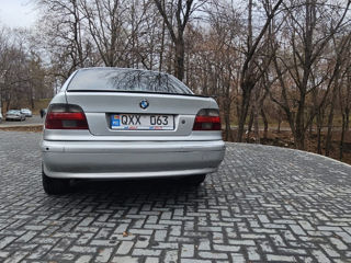 BMW 5 Series foto 8