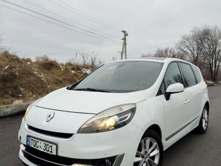 Renault Grand Scenic foto 2