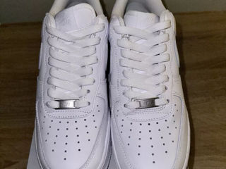 Air Force 1 Triple White foto 2