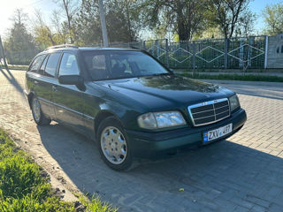 Mercedes C-Class foto 1