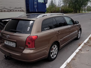 Toyota Avensis foto 5