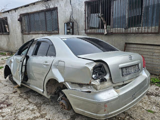 Toyota Avensis foto 2