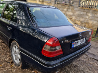 Mercedes C-Class foto 4