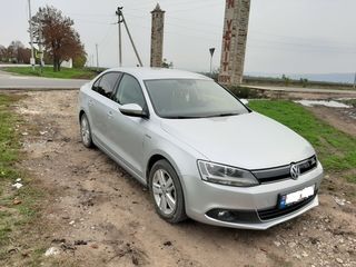 Volkswagen Jetta foto 2