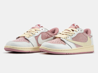 Nike Air Jordan 1 Retro Low x Travis Scott White/Pink Women's foto 2