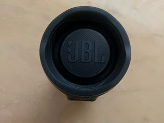 jbl charge essential foto 4