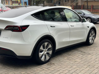 Tesla Model Y foto 7