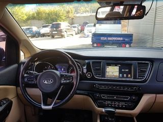 KIA Carnival foto 8