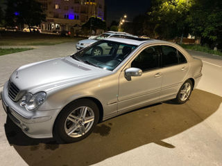 Mercedes C-Class foto 2