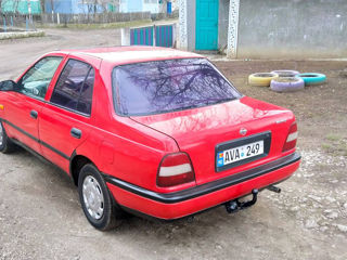 Nissan Sunny foto 4