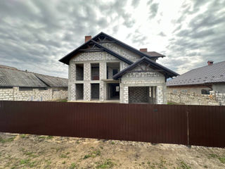 Casă spre vânzare cu 5 camere, 210 m2 în Suburbie, Straseni foto 0