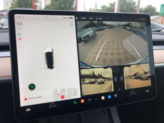 Tesla Model Y foto 12