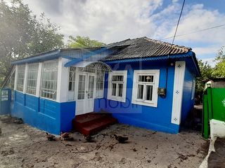 Spre vânzare casă - 135 mp + 23 ari, amplasată în comuna Grătiești foto 1