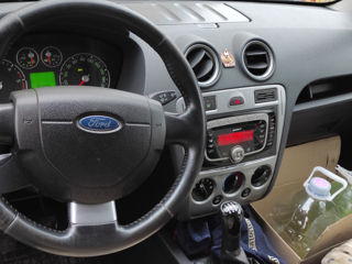 Ford Fusion foto 2