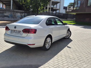 Volkswagen Jetta foto 2