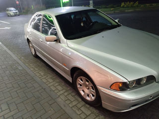 BMW 5 Series foto 3