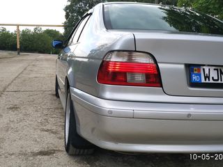 BMW 5 Series foto 7