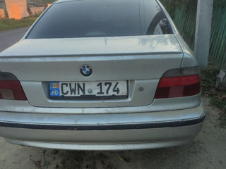 BMW 5 Series foto 2