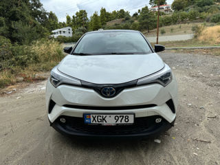 Toyota C-HR foto 2